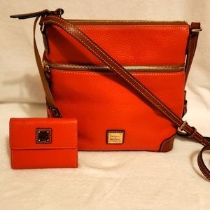 Dooney and Bourke Pebble Grain Crossbody w/wallet